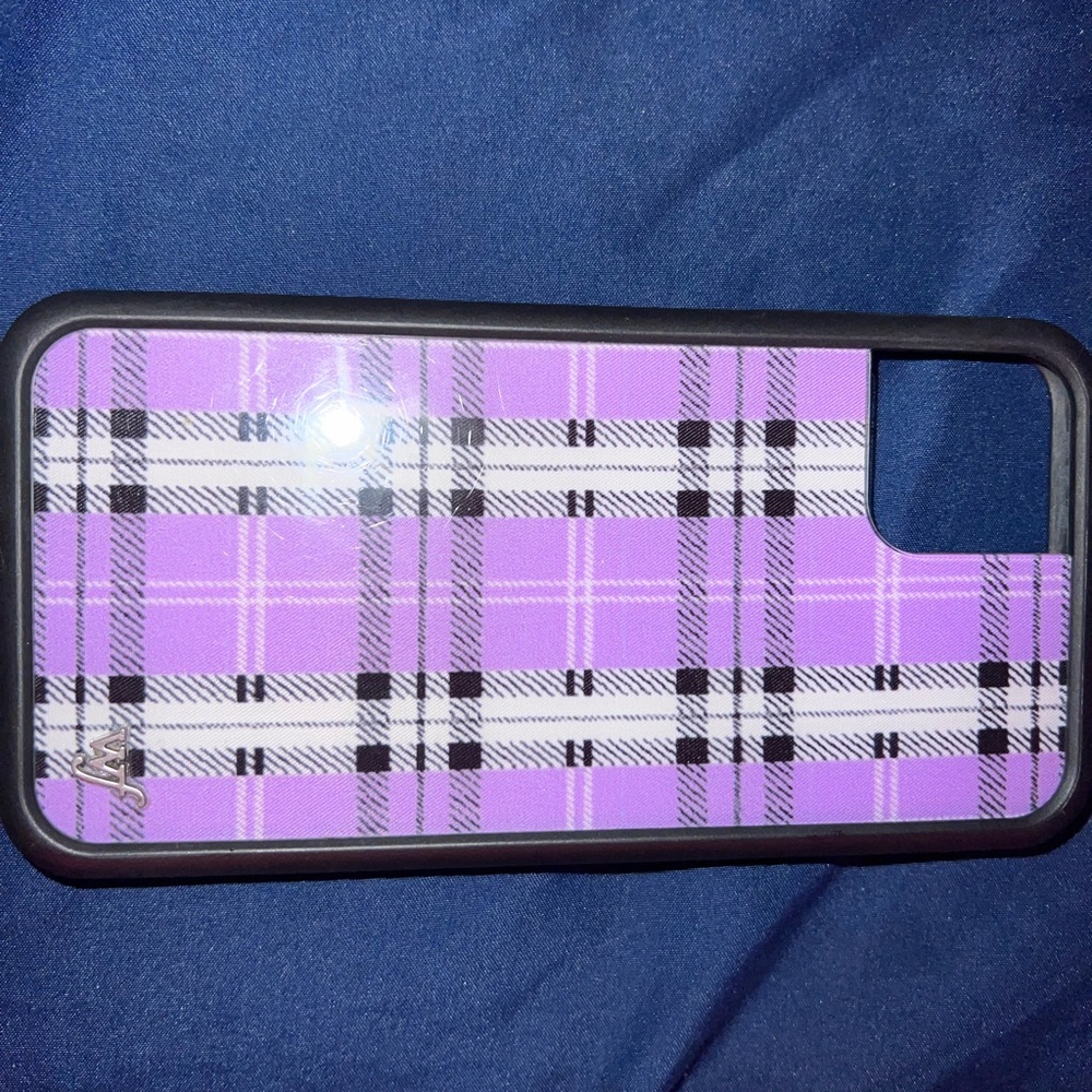 Hello! I’m selling my used iPhone cases! Let me know if your interested <3